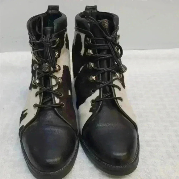 Stuart Weitzman Spanish crafted cowhide lace-up ankle boots ladies size 4 - Picture 3 of 7